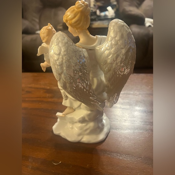 Vintage Elegant Angel Figurine with Child - Picture 2 of 3